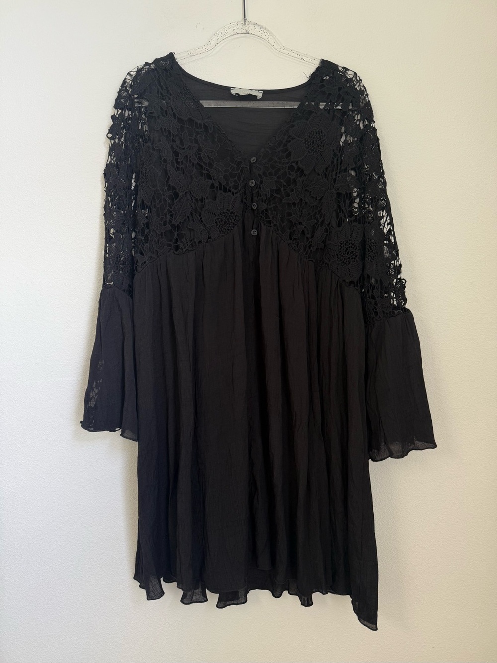 J Gee Dress Size 1X Black Boho Gauze Crochet Bell Sleeves Lined V-Neck - Picture 12 of 13
